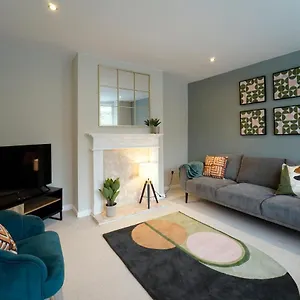interior-designed-4-bed-town-house-in-central-wetherby-sleeps-8.yorkshirehotels.net/